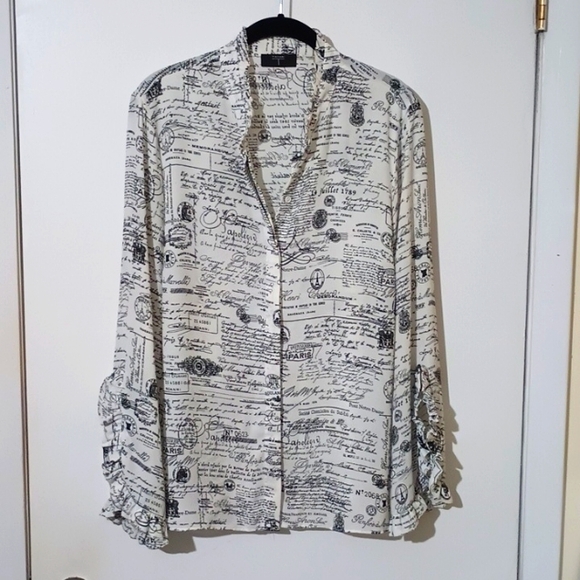 T Tahari Large Hidden Button Front With Bell Type Sleeve - Picture 2 of 11